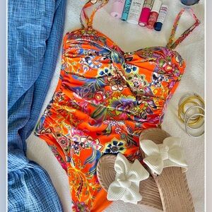 BCBGMAXAZRIA Women's Twist Bandeau One Piece Swimsuit M